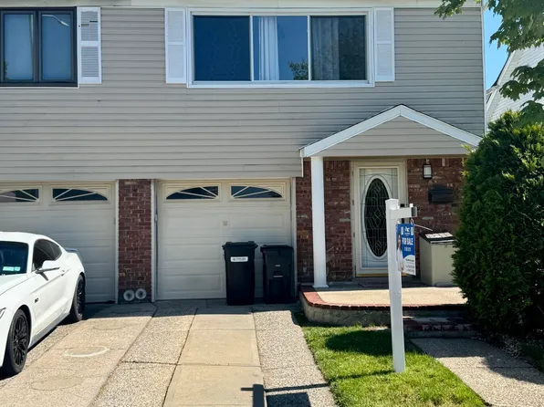 61 Middle Loop Rd, Staten Island, NY 10308