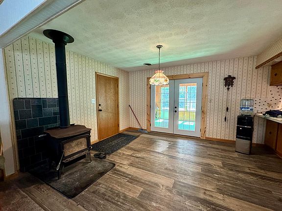 3rd image of 122 Saint Charles St
