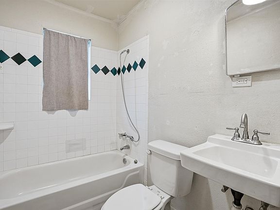 5th image of 4813 Dorsey St