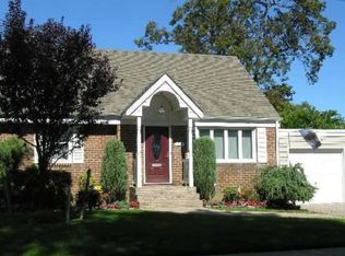125 Parkhill Ave, Massapequa, NY 11758