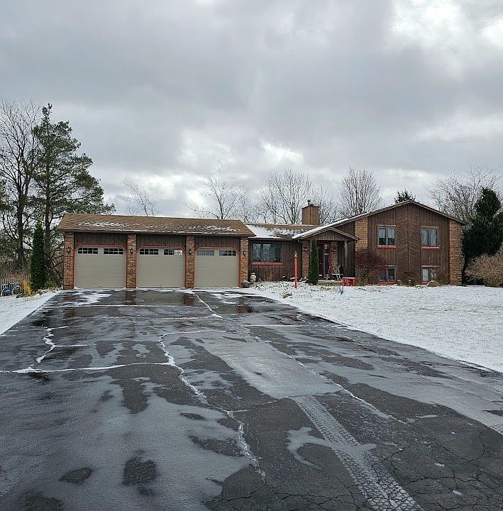 1st image of 2 Pinewood Dr