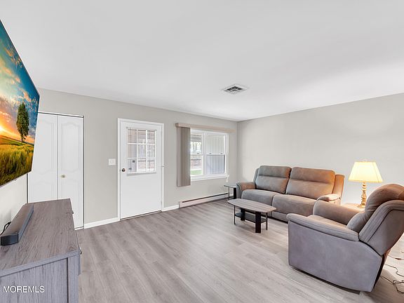 4th image of 843D Inverness Court #D