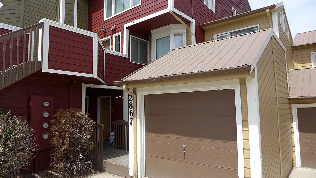 2 bed, 2.5 bath, 1630 sqft, $2,200 — Photo 1