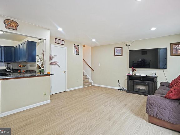 5th image of 2971 Shepperton Ter