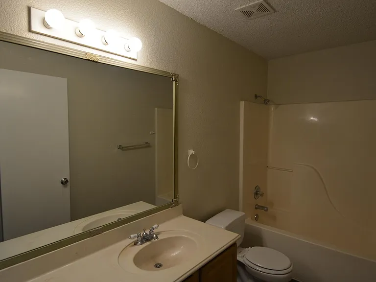 10249 Aurora Dr — Photo 7