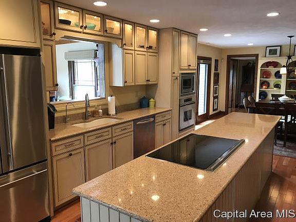 4th image of 123 Lakeside Pl