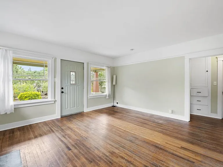 751 W 7th Ave — Photo 9