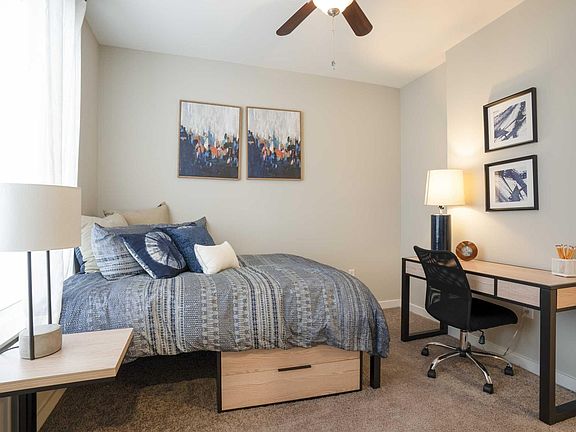 4th image of 1113 13th St #4B-4Ba-1875Sqft