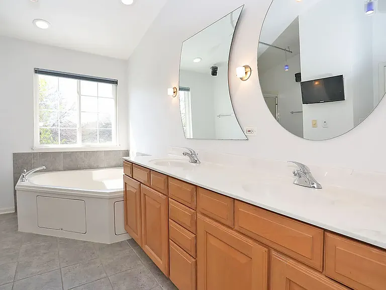 829 Clover Ridge Ln — Photo 21