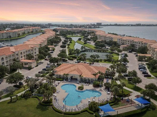 19 Harbour Isle Drive W #202, Fort Pierce, FL 34949
