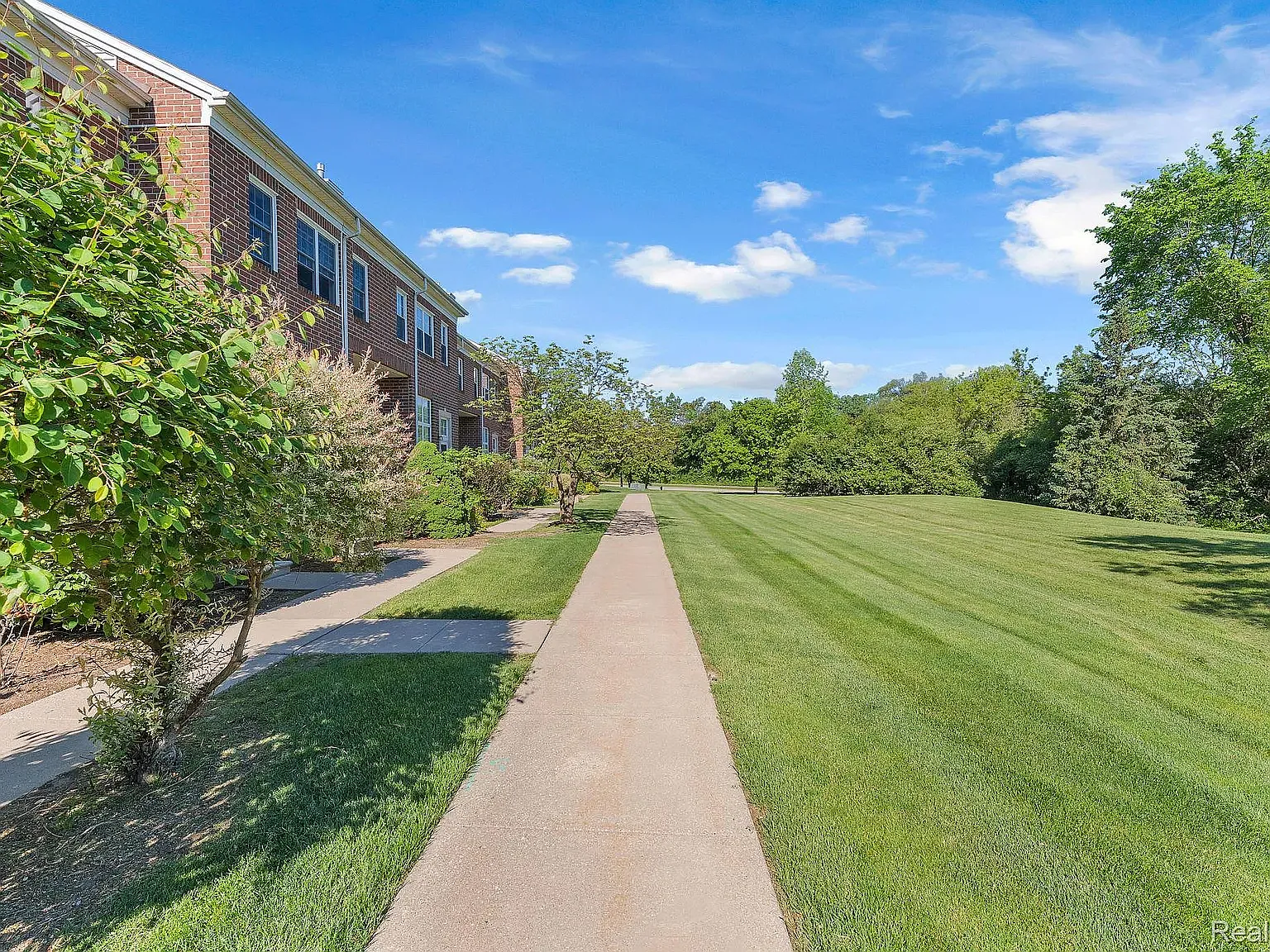 2 bed, 1402 sqft, $2,350 — Photo 3
