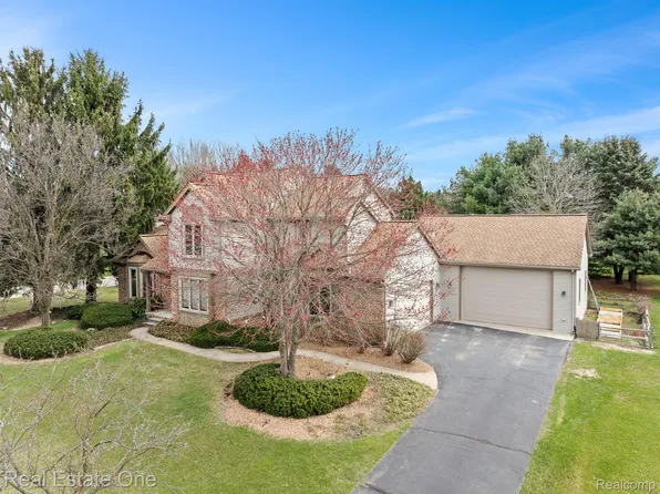 7915 Goldenrod Ct, Brighton, MI 48116