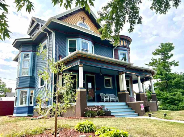 895 Marengo Ave, Marengo, IA 52301