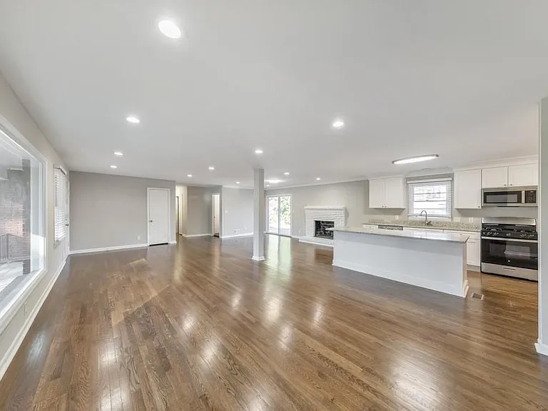 909 Rosedale Dr — Photo 7