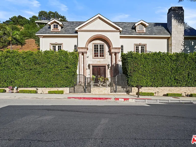 900 Chantilly Rd — Photo 40