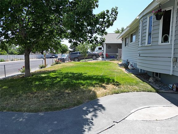 4th image of 1036 W Charlotte Street