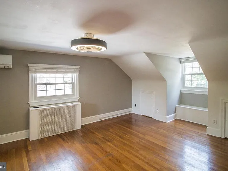 429 S Washington St — Photo 15