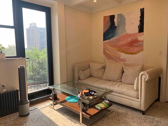 3rd image of 941 Washington Ave APT 4