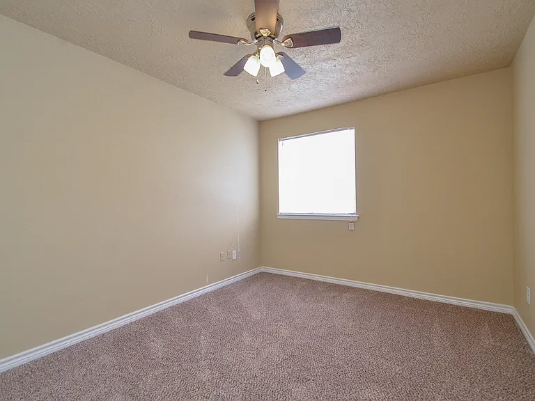 15337 Falmouth Ave — Photo 26