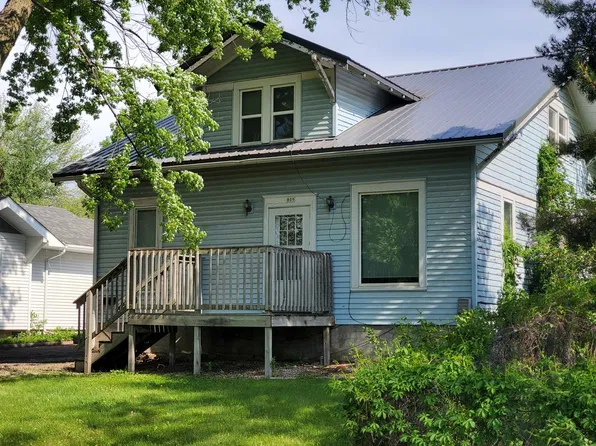 809 8th St, Brookings, SD 57006