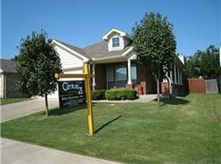 8429 Silverbell Ln, Fort Worth, TX 76140