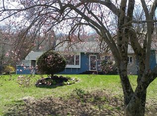 8 Ford Rd, Burlington, CT 06013