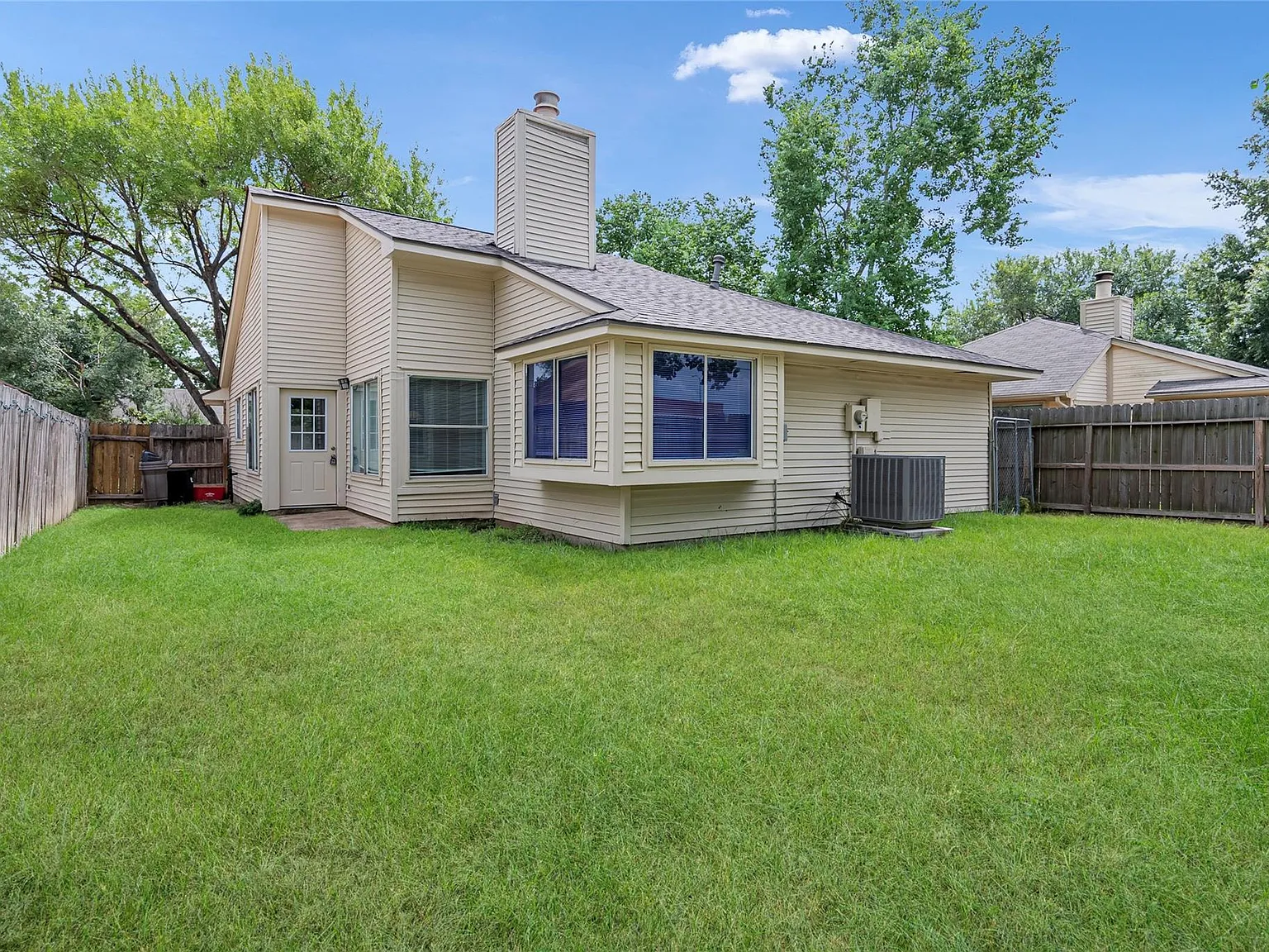 3 bed, 2.0 bath, 1152 sqft, $1,850 — Photo 4