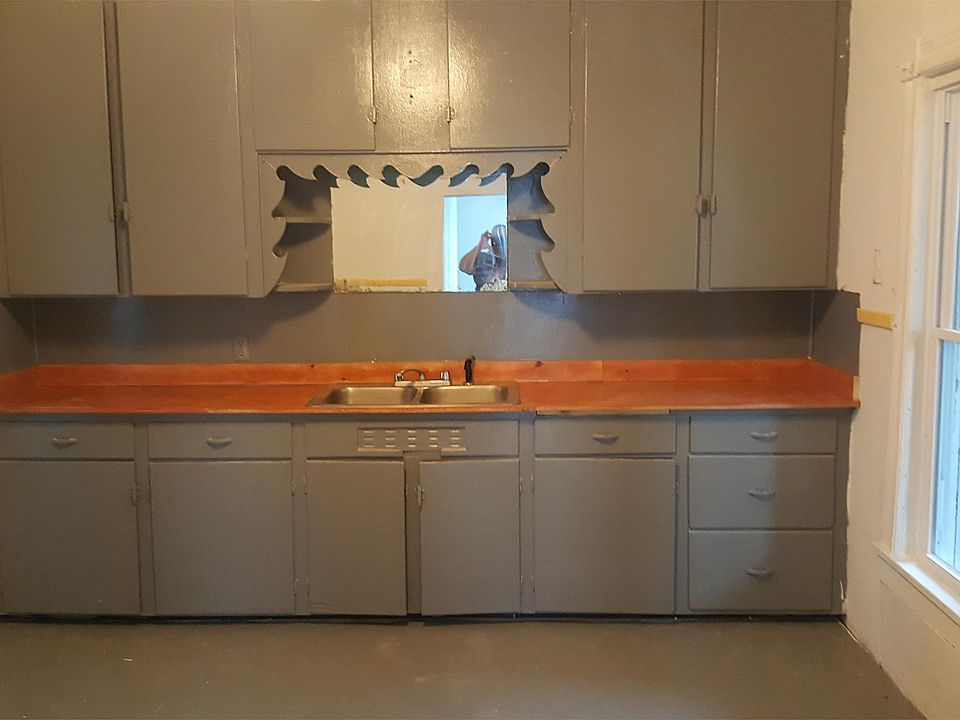 1st image of 114 Water St APT 3