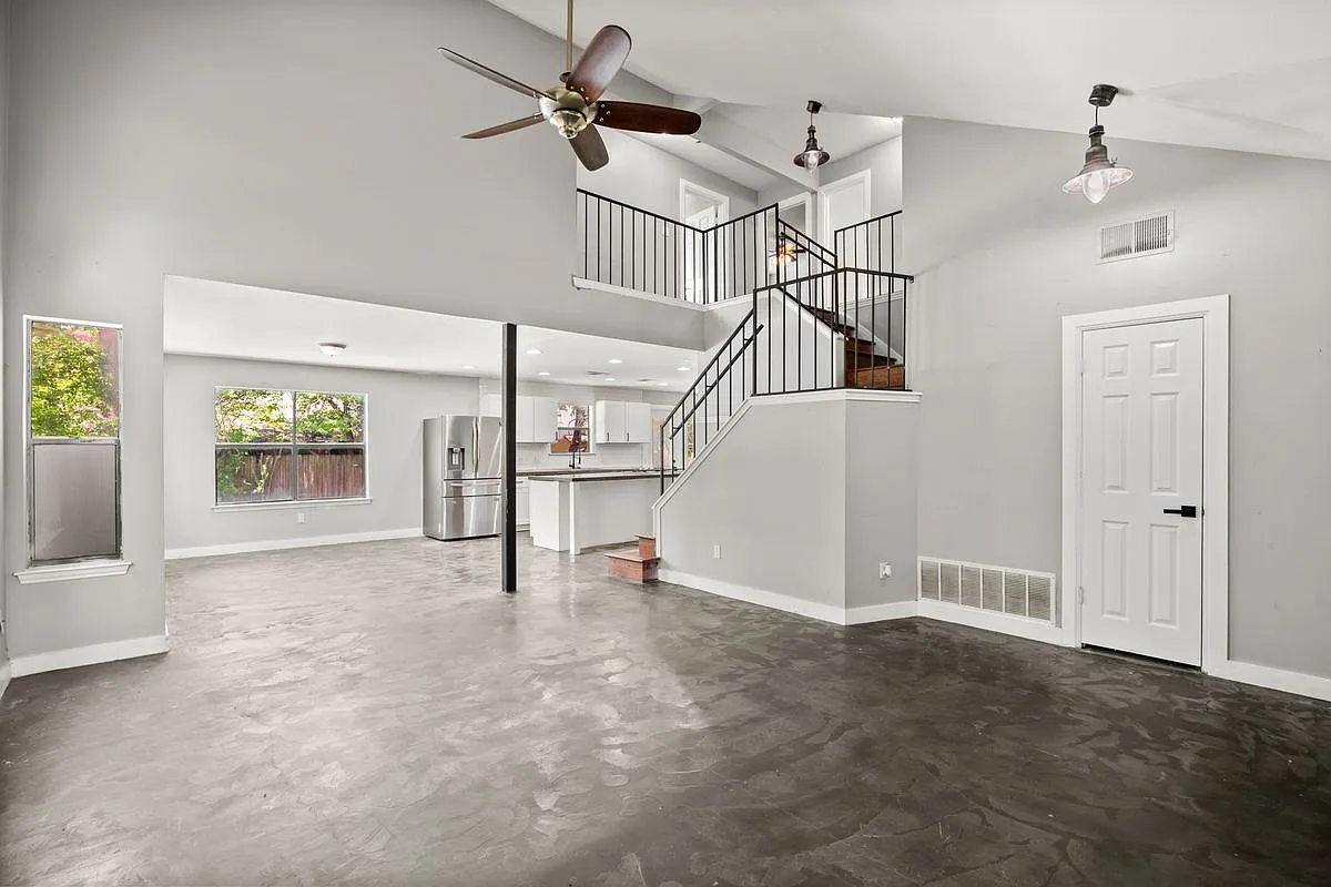 4 bed, 2.5 bath, 2190 sqft, $2,250 — Photo 3