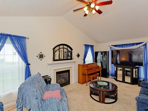 5th image of 4 Eagle Ln