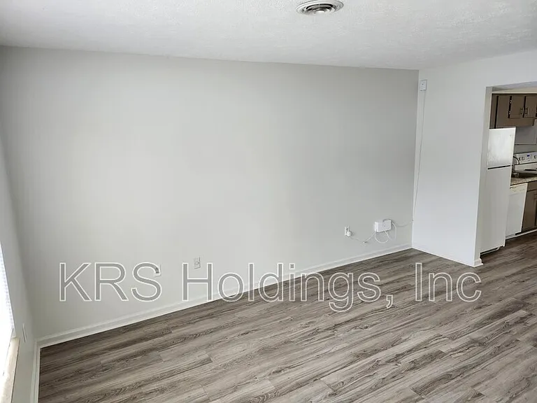 208 Straith St #C23 — Photo 3