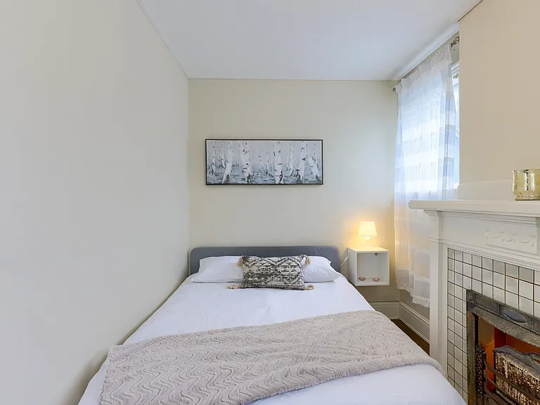 935 Jervis St #6 — Photo 14