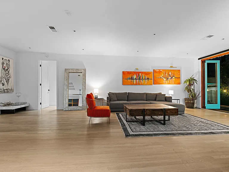 455 N Crescent Heights Blvd — Photo 9
