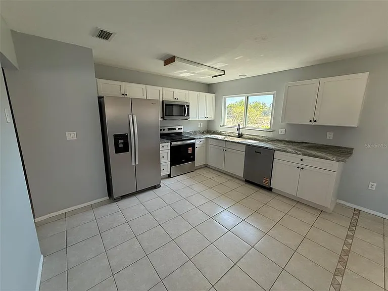 3236 Montclair Cir — Photo 6