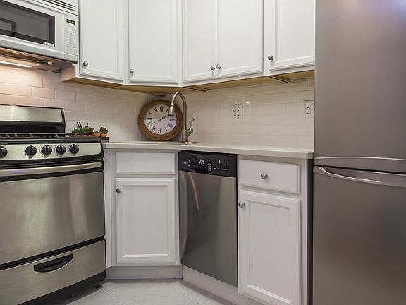 2nd image of 650 Washington St #1N