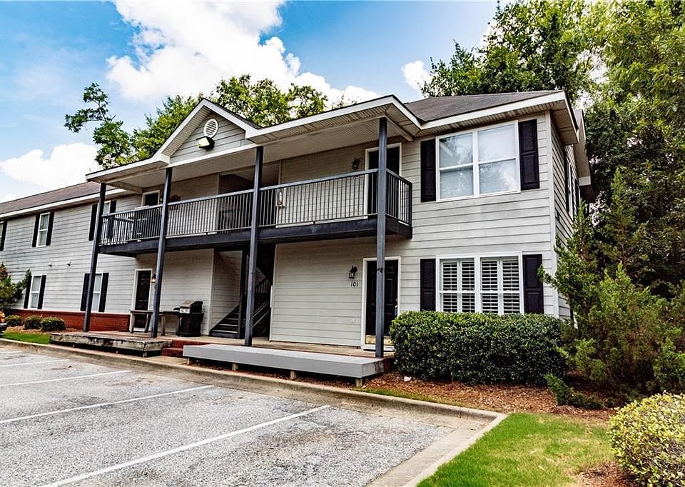 This is a ground floor, corner unit. The front deck was built with composite decking.
