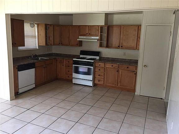 4th image of 2813 Douglas Ave