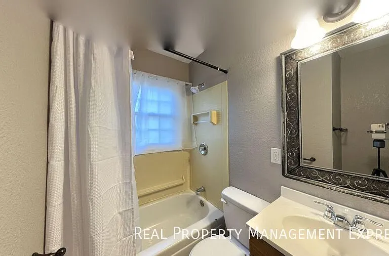 808 S Glendale Ave — Photo 9