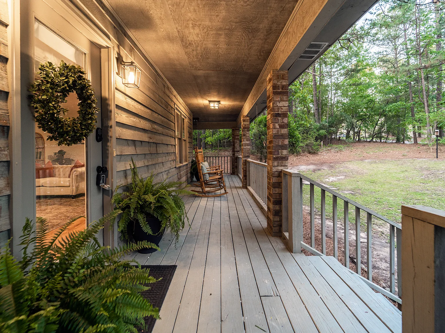 4 bed, 2.5 bath, 2000 sqft, $5,000 — Photo 2