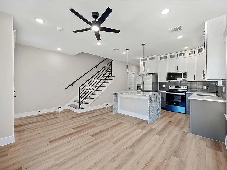 4624 Mayflower St #B — Photo 6