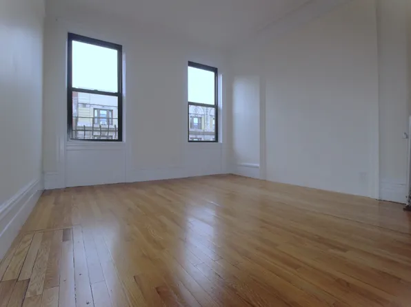 192 Claremont Avenue image 1 of 9