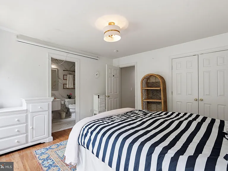 1072 Safa St — Photo 28