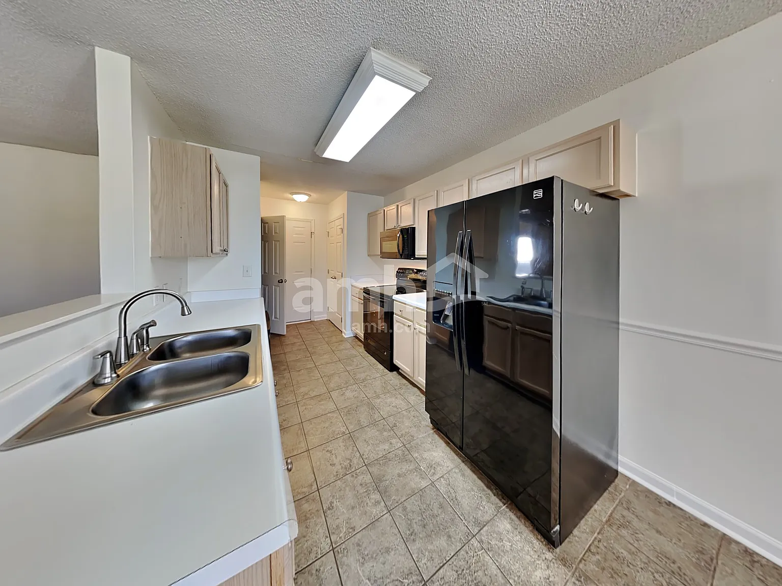 3 bed, 2.5 bath, 1485 sqft, $1,940 — Photo 3