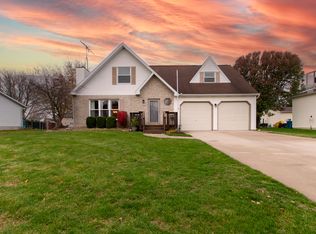 704 N East St, Hudson, IL