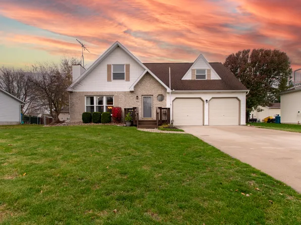 704 N East St, Hudson, IL 61748