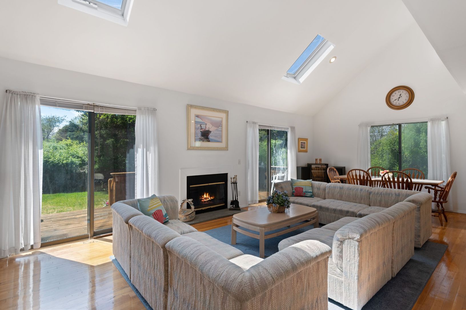  Spacious living with fireplace