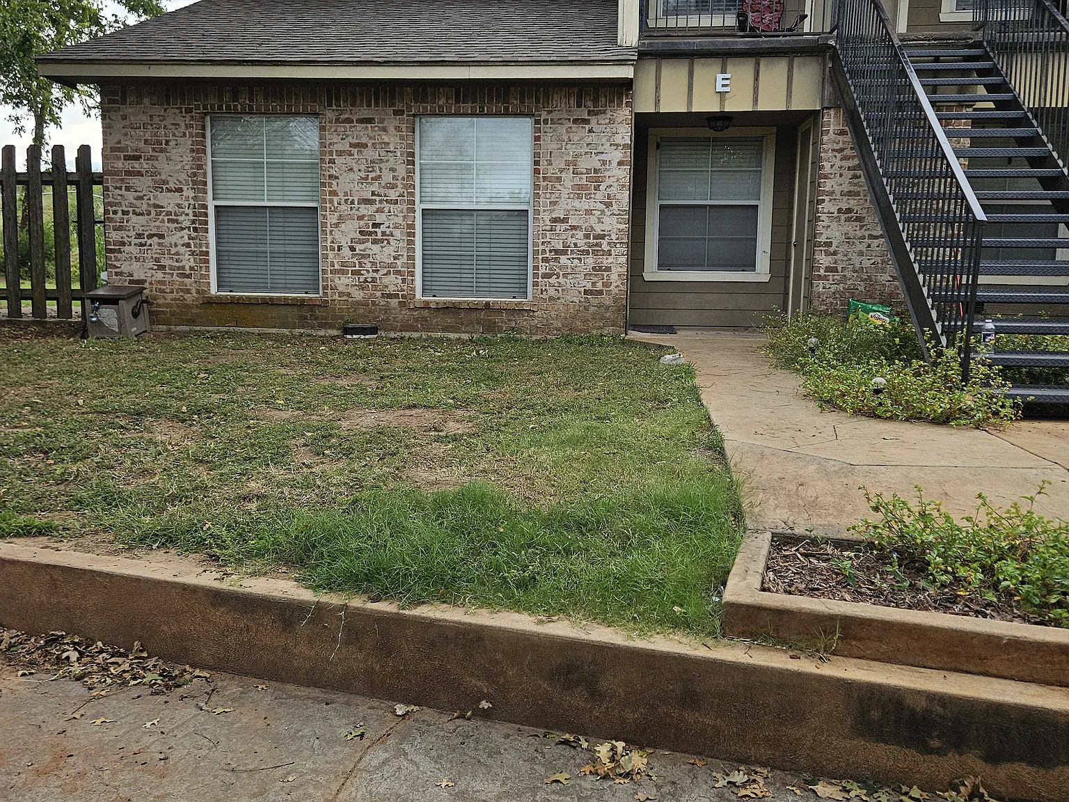 2 bed, 1000 sqft, $1,250 — Photo 4