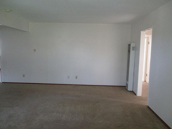 4th image of 735 Garrett Ave