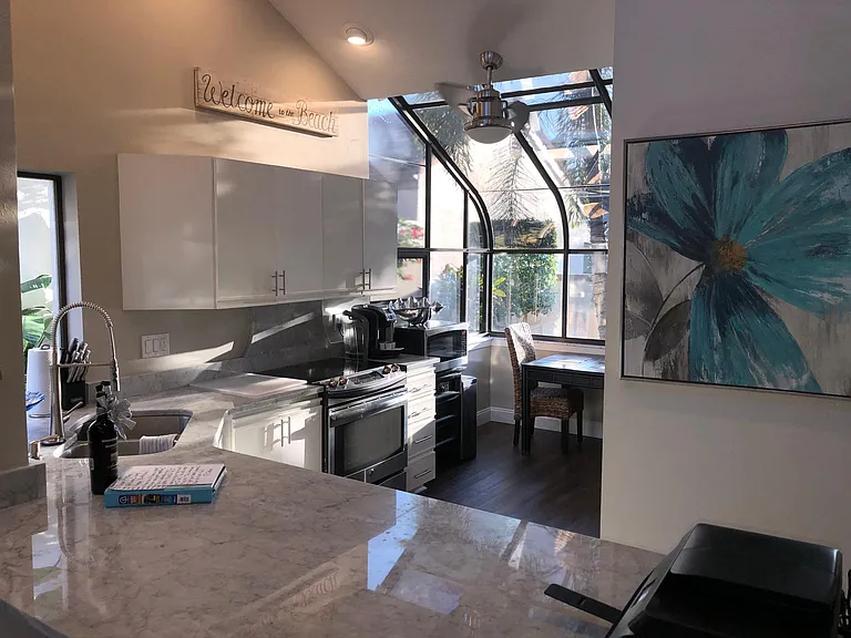 556 Bay Villas Ln — Photo 17