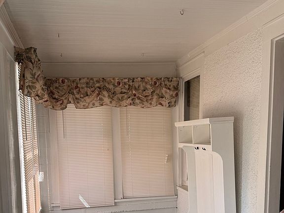 2nd image of 301 N May St